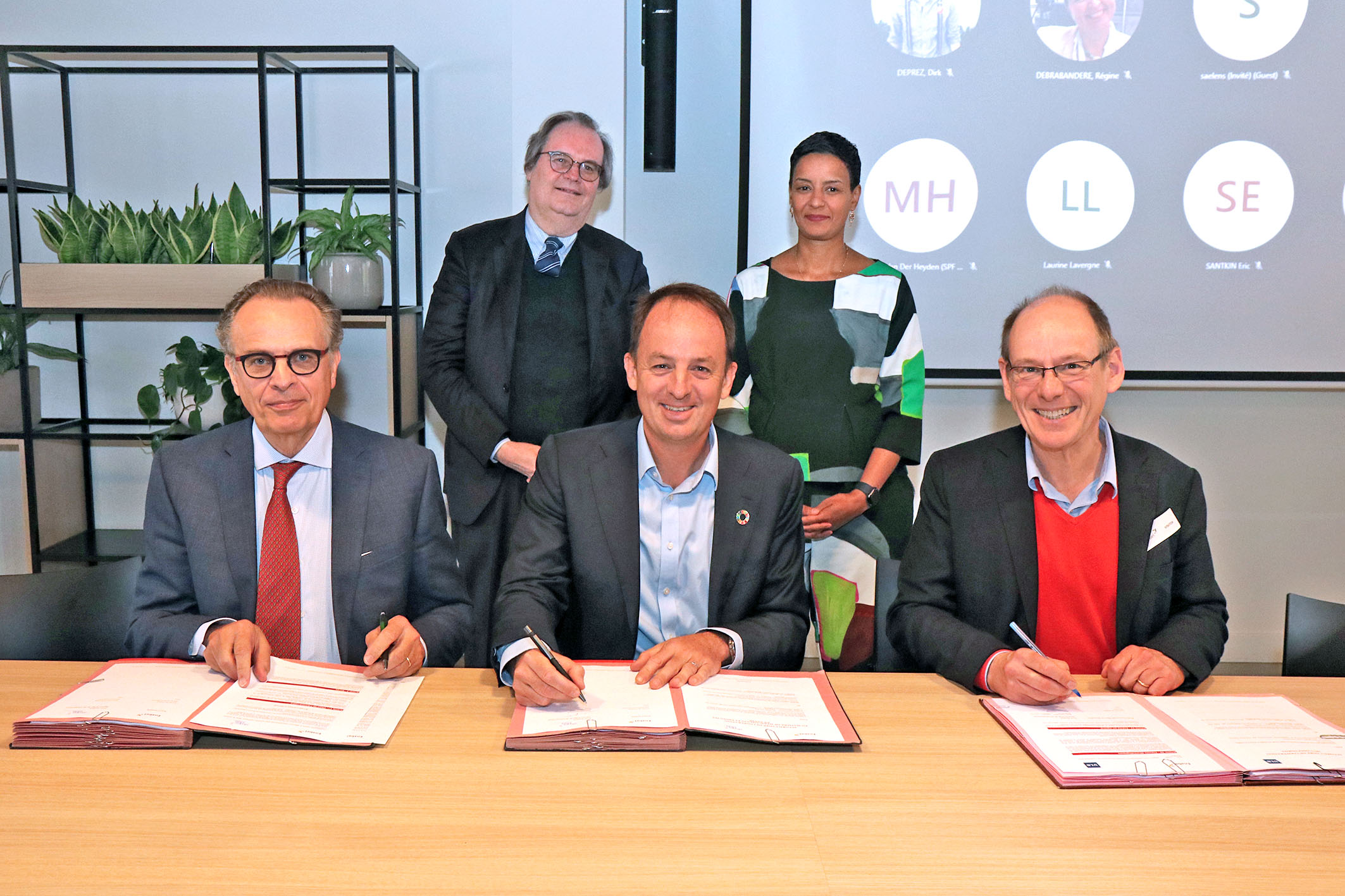 Representatives of Enabel, ULB and FAMHP signing the agreement