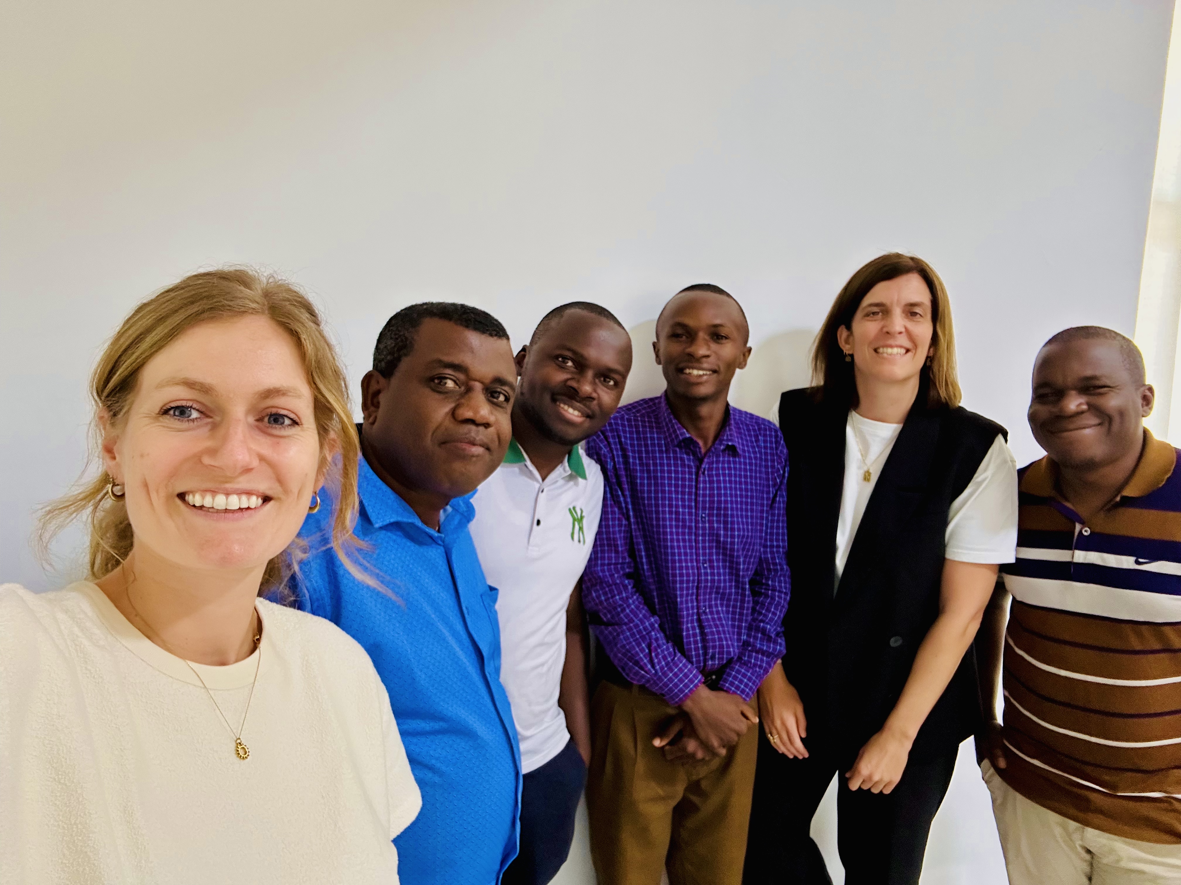 6 people taking a selfie and smiling.