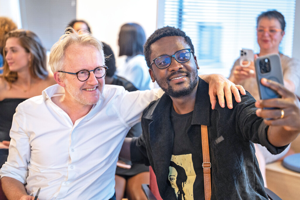 David Van Reybrouck and a participant at Enabel's youth event.
